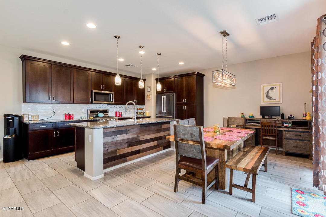 12028 West Rowel Road Peoria, AZ 85383 - Photo 7 of 37 07-Rowel