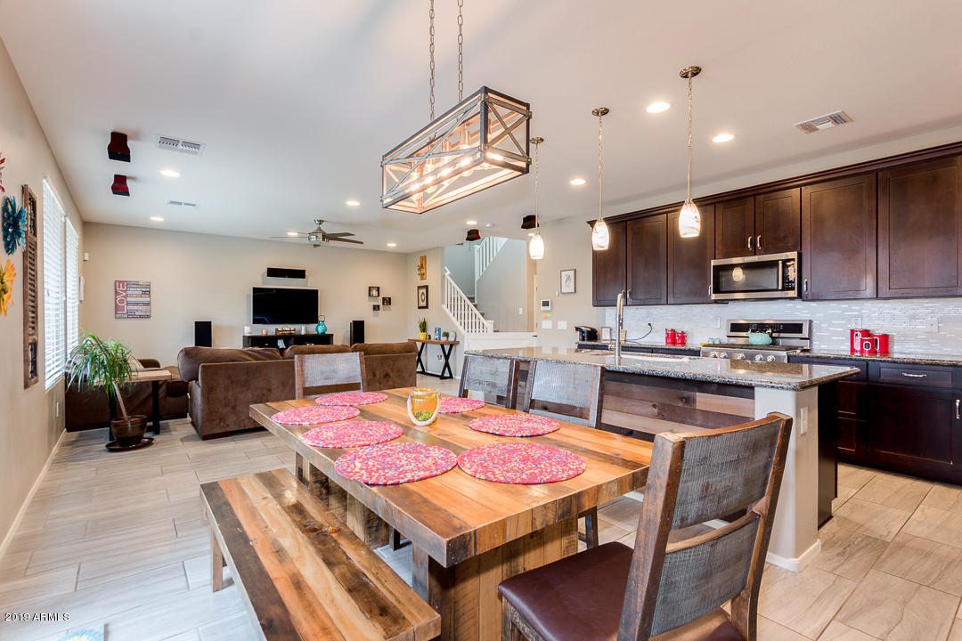 12028 West Rowel Road Peoria, AZ 85383 - Photo 9 of 37 09-Rowel