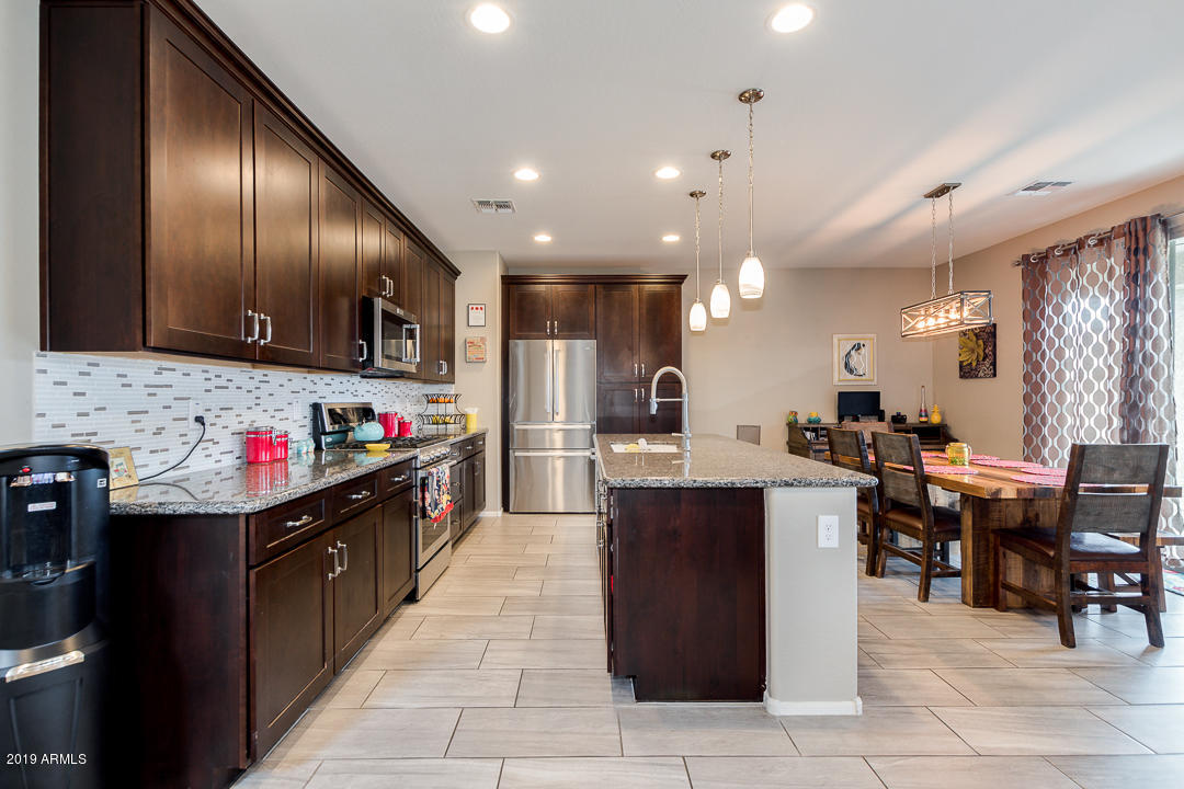 12028 West Rowel Road Peoria, AZ 85383 - Photo 10 of 37 10-Rowel