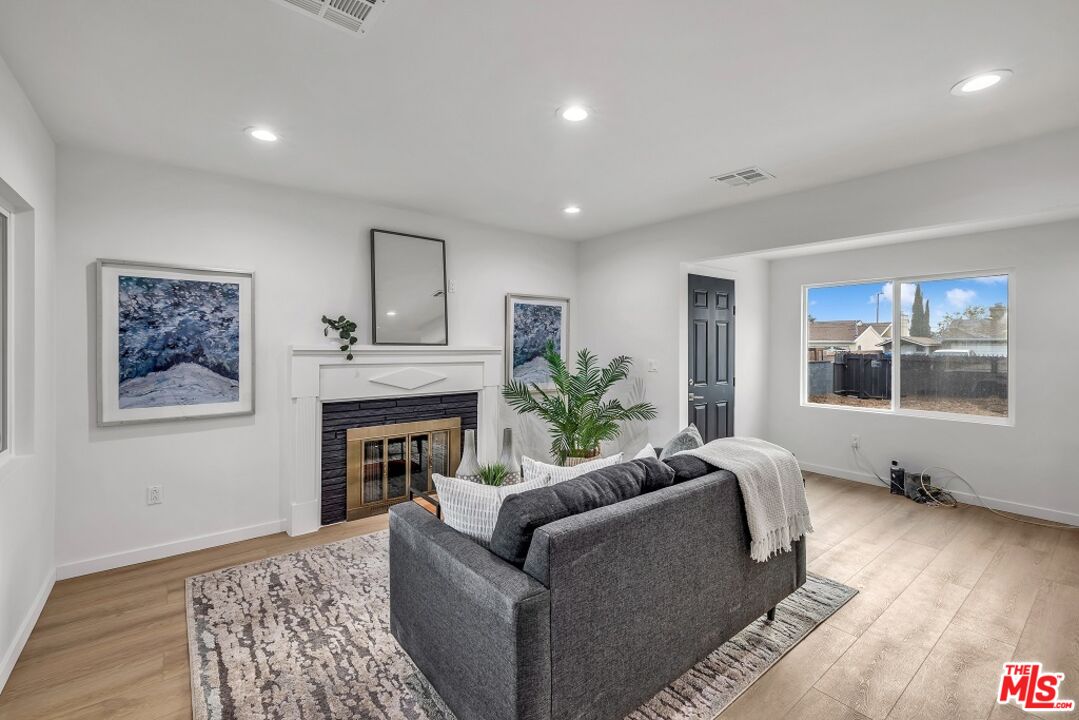 8779 Rincon Avenue Sun Valley, CA 91352 - Photo 13 of 25 Gallery Image 13