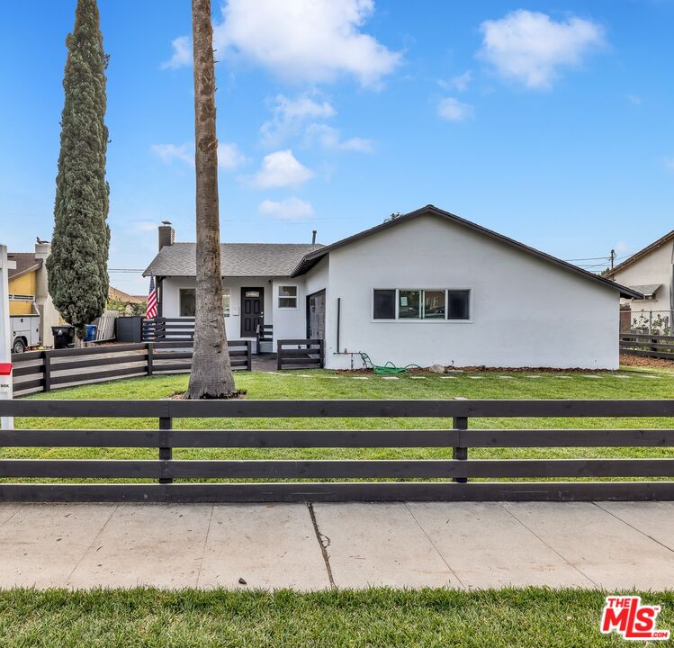 8779 Rincon Avenue Sun Valley, CA 91352 - Photo 2 of 25 Gallery Image 2