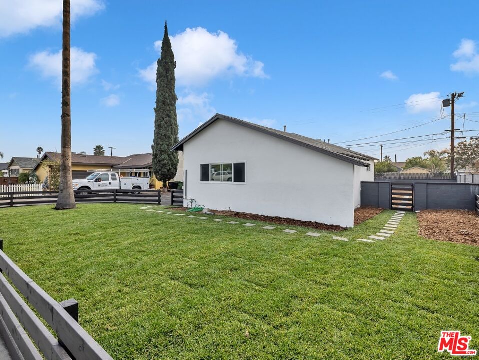 8779 Rincon Avenue Sun Valley, CA 91352 - Photo 3 of 25 Gallery Image 3