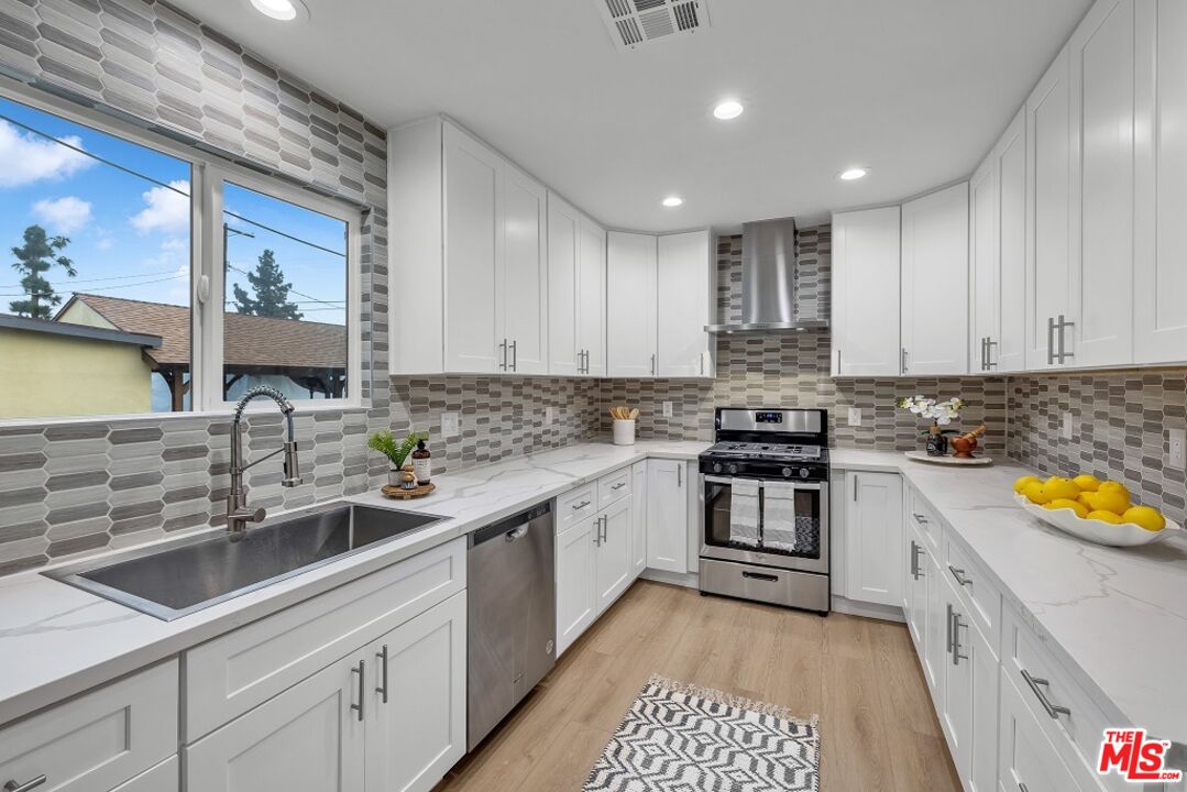 8779 Rincon Avenue Sun Valley, CA 91352 - Photo 4 of 25 Gallery Image 4