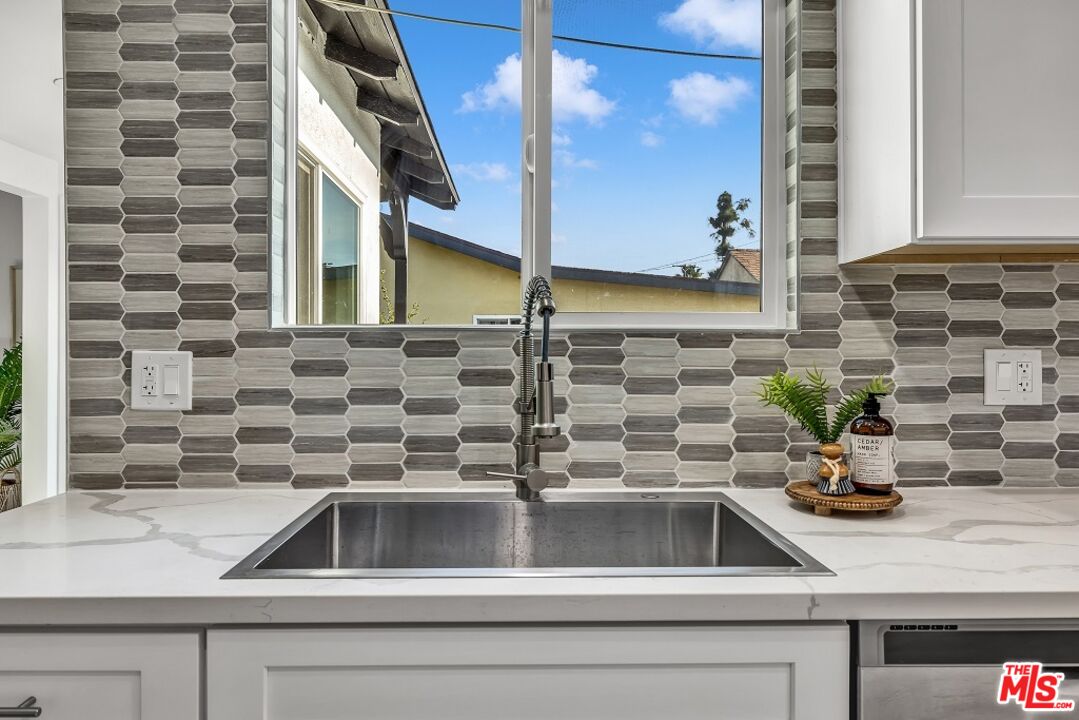 8779 Rincon Avenue Sun Valley, CA 91352 - Photo 9 of 25 Gallery Image 9