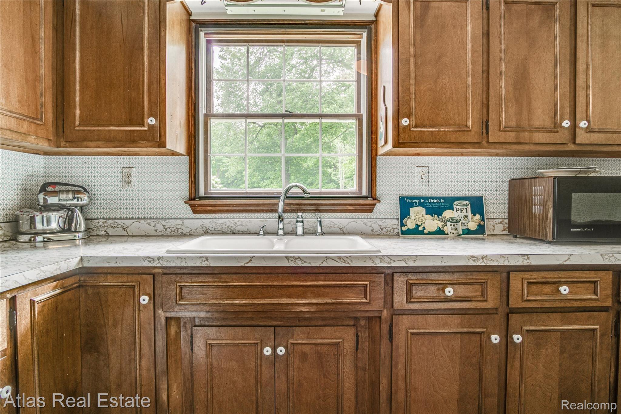 5323 Stimson Road Goodrich, MI 48438 - Photo 23 of 47 Interiors (9 of 30).jpg