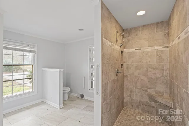 a view of livingroom with furniture