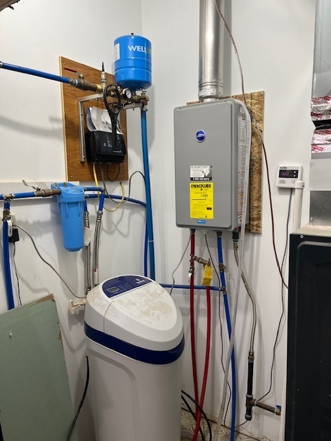 466 County Road 100 North Sadorus, IL 61872 - Photo 25 of 29 a bathroom with a sink toilet and mirror
