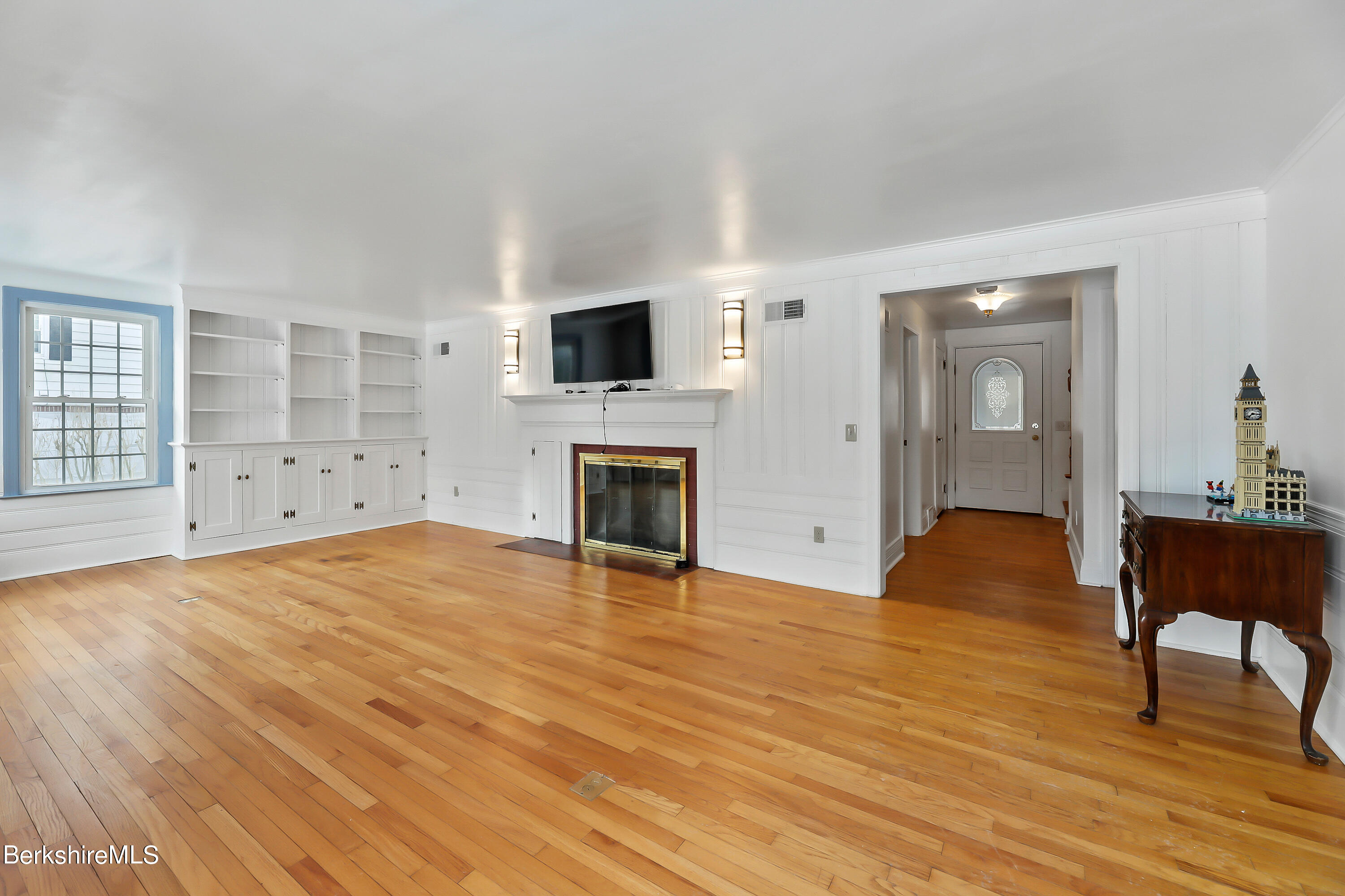 267 Holmes Road Pittsfield, MA 01201 - Photo 8 of 47 8-Living-Room