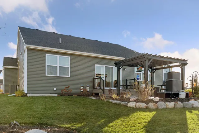 $635,000 | 733 152nd Avenue Northwest, Andover, MN 55304