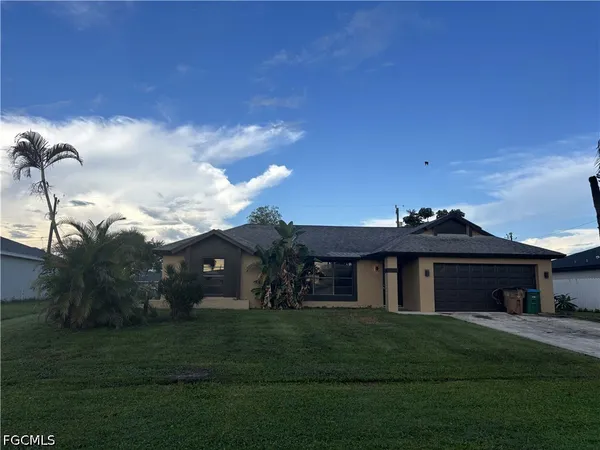 $2,000 | 1318 Southwest 9th Avenue, Cape Coral, FL 33991