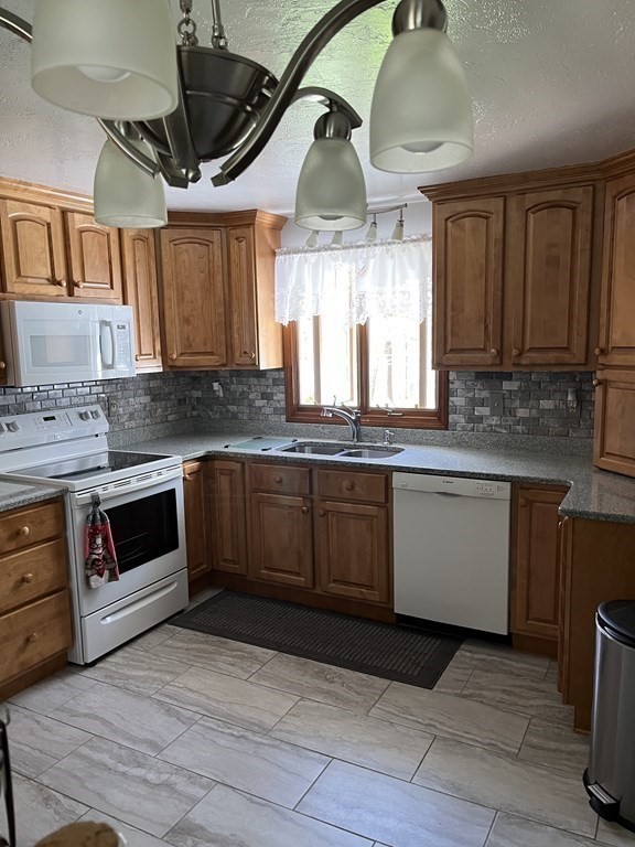 6 Whitney Street Gardner, MA 01440 - Photo 14 of 35