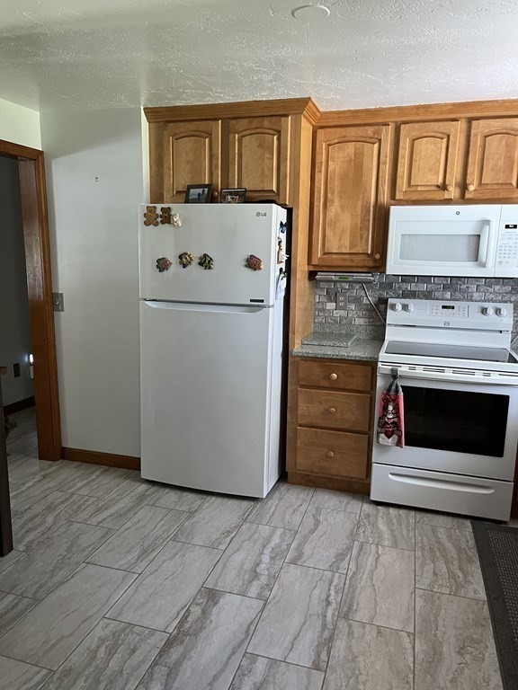 6 Whitney Street Gardner, MA 01440 - Photo 15 of 35