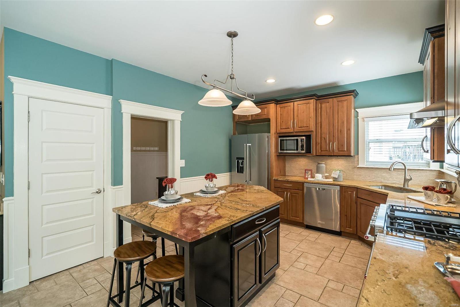 1280 Arbor Bluff Circle Ballwin, MO 63021 - Photo 14 of 60