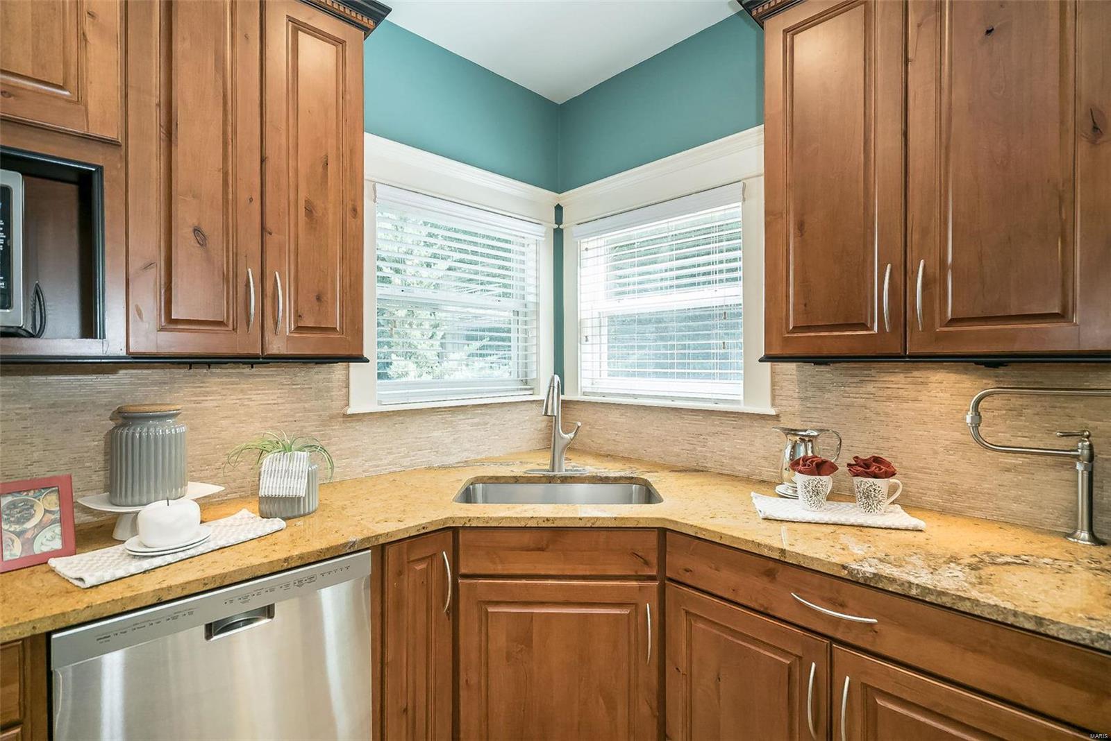 1280 Arbor Bluff Circle Ballwin, MO 63021 - Photo 15 of 60