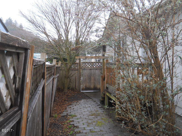 35420 Swan Avenue Nehalem, OR 97131 - Photo 6 of 18 Fenced side yard