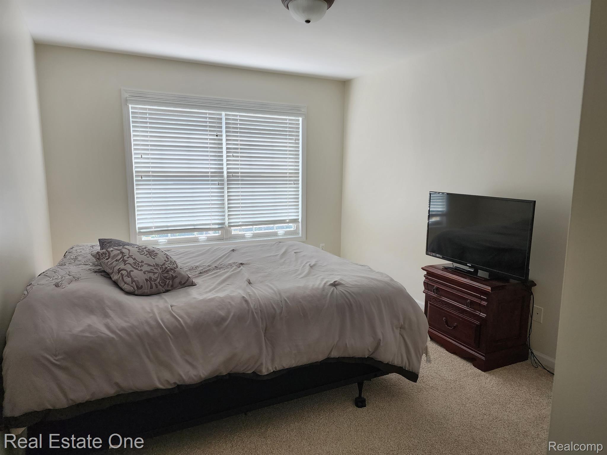 41568 Thoreau Ridge Novi, MI 48377 - Photo 15 of 16 Gallery Image 15