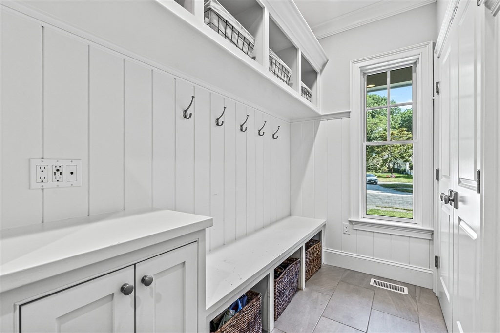 46 Pilgrim Road Wellesley, MA 02481 - Photo 29 of 35 a view of an entryway with workspace