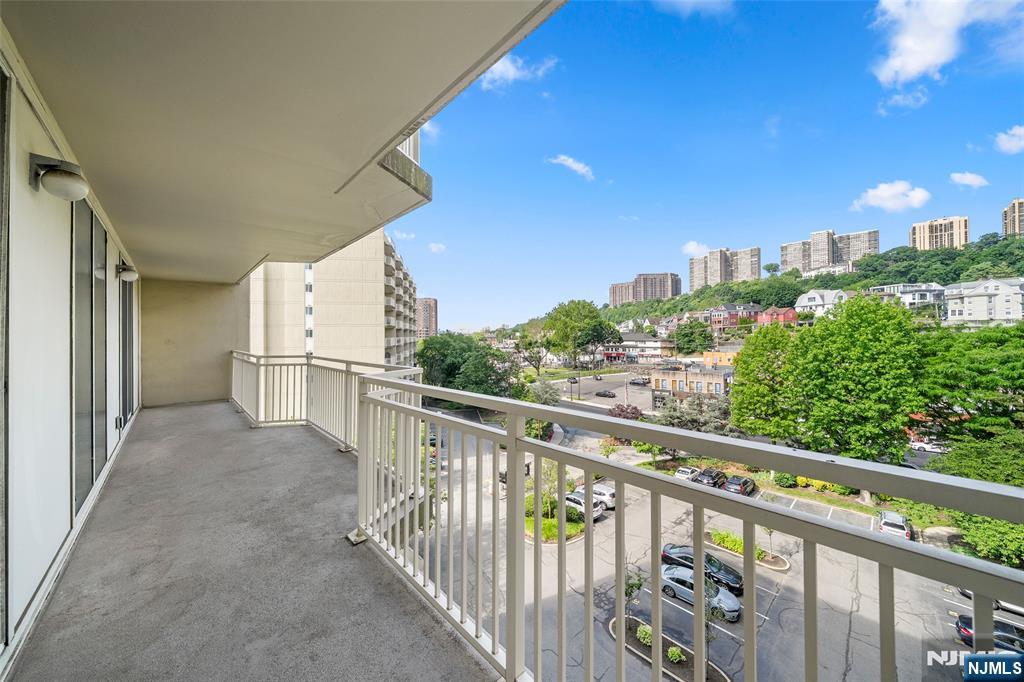 1077 River Road, Unit 606 Edgewater, NJ 07020 - Photo 18 of 23