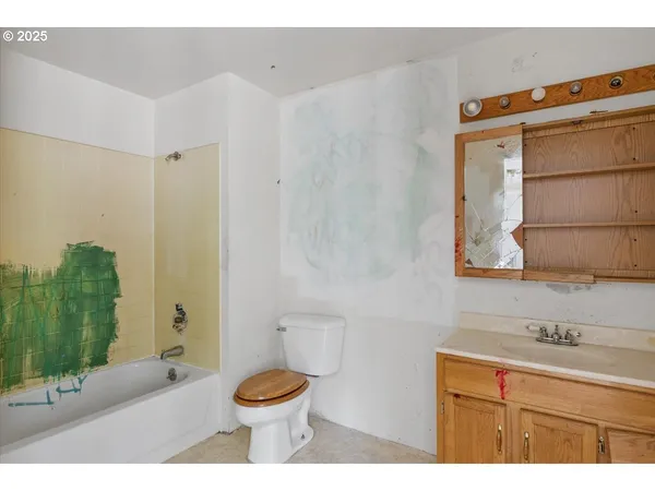 $270,000 | 9020 Elk Creek Road, Trail, OR 97541