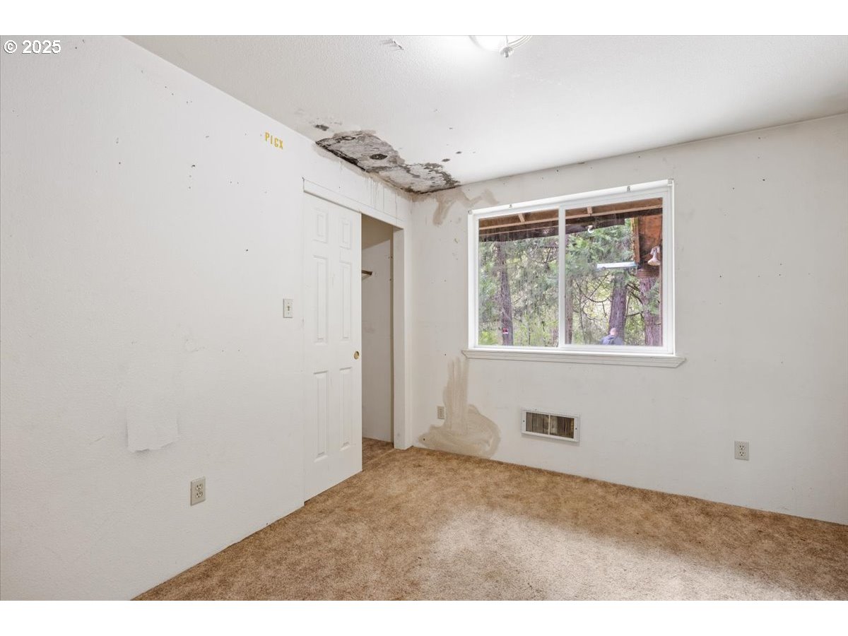 9020 Elk Creek Road Trail, OR 97541 - Photo 18 of 33