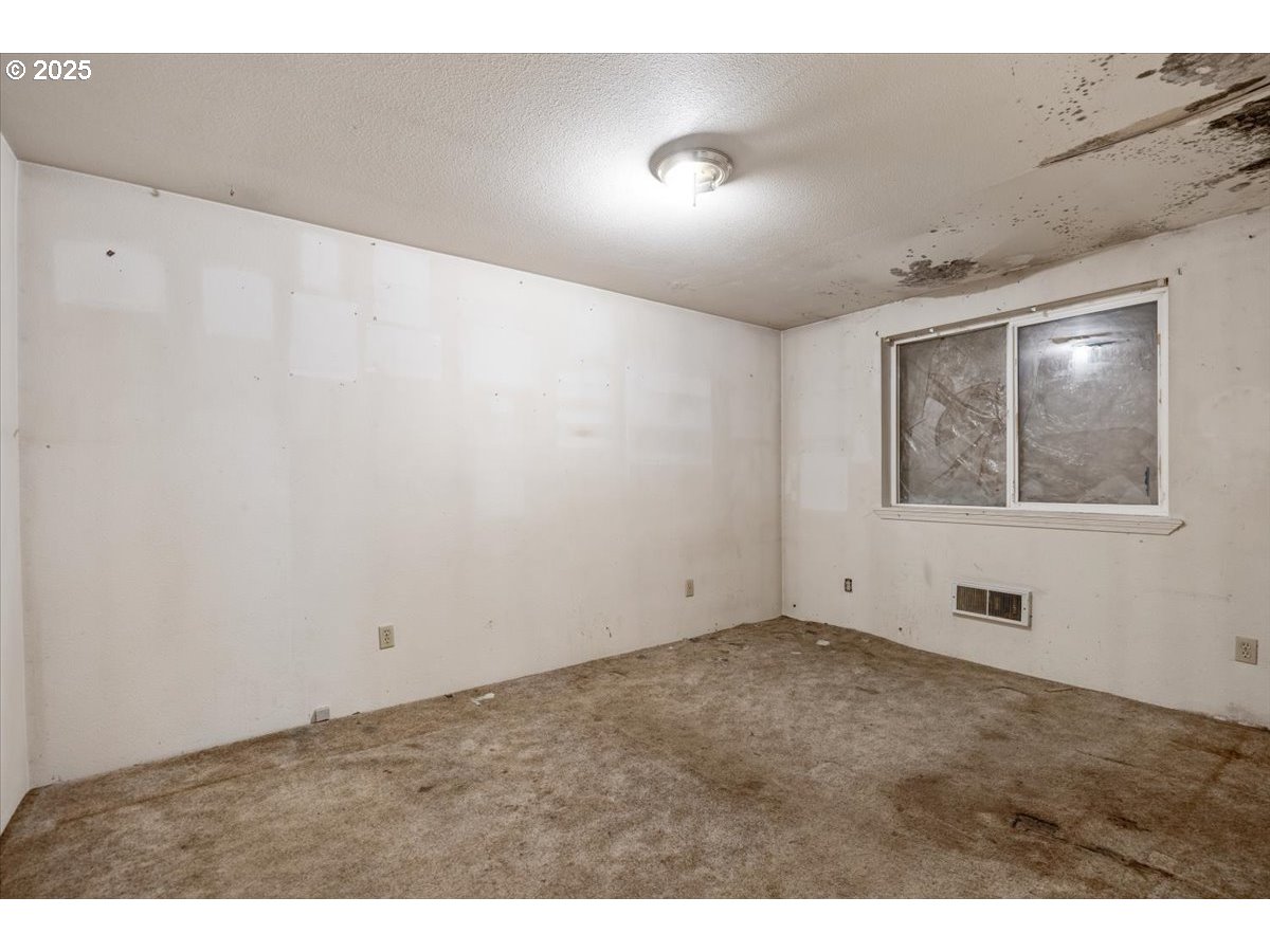 9020 Elk Creek Road Trail, OR 97541 - Photo 19 of 33