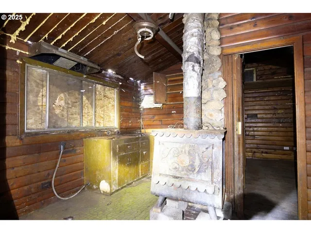 $290,000 | 9020 Elk Creek Road, Trail, OR 97541