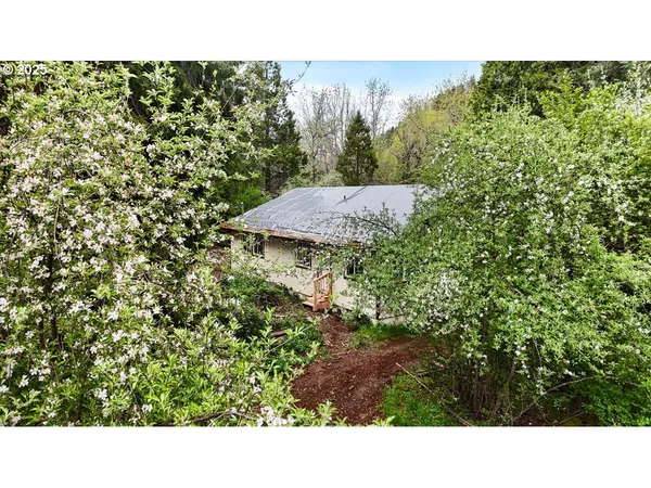 $270,000 | 9020 Elk Creek Road, Trail, OR 97541