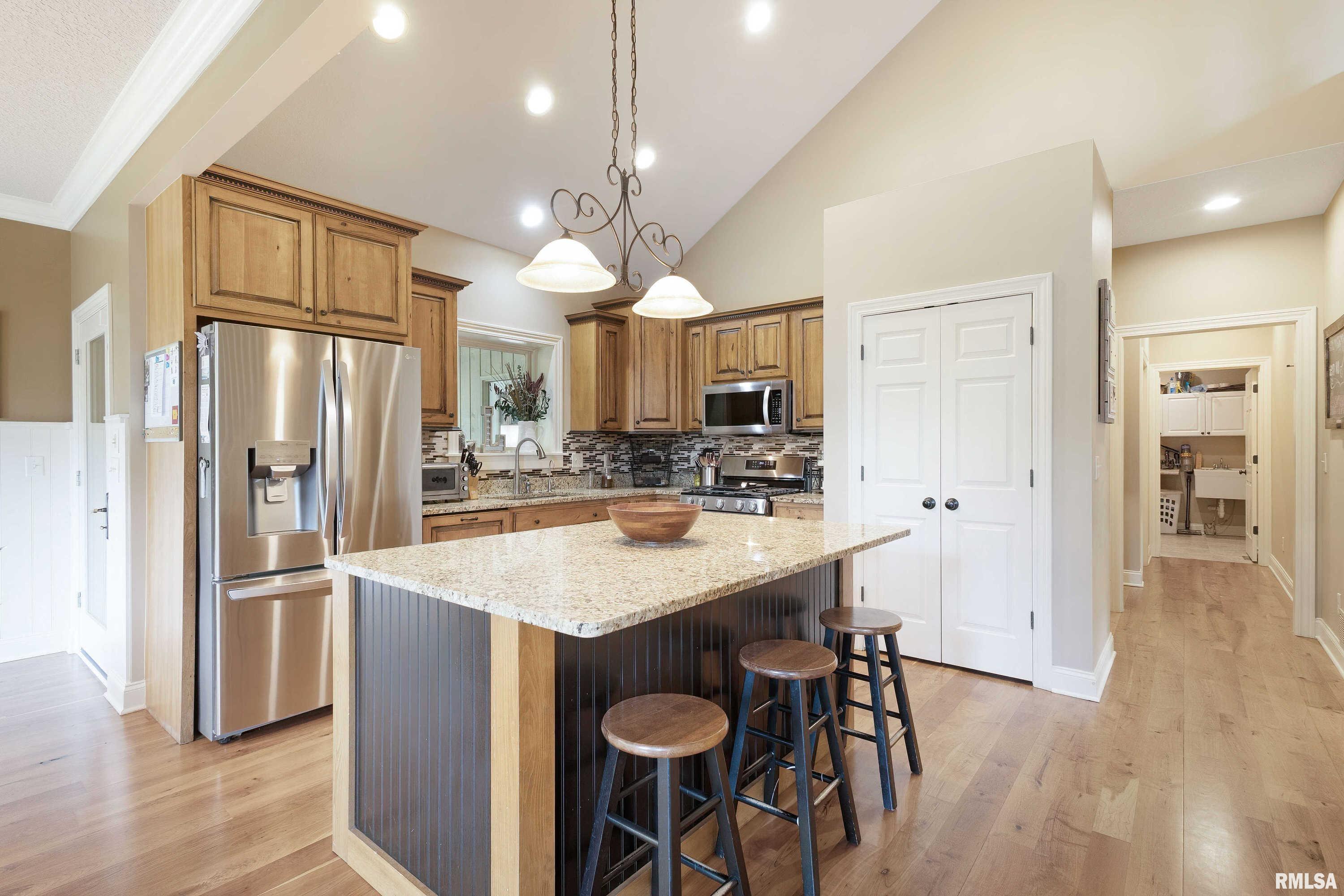 6800 Crow Creek Road Bettendorf, IA 52722 - Photo 13 of 52