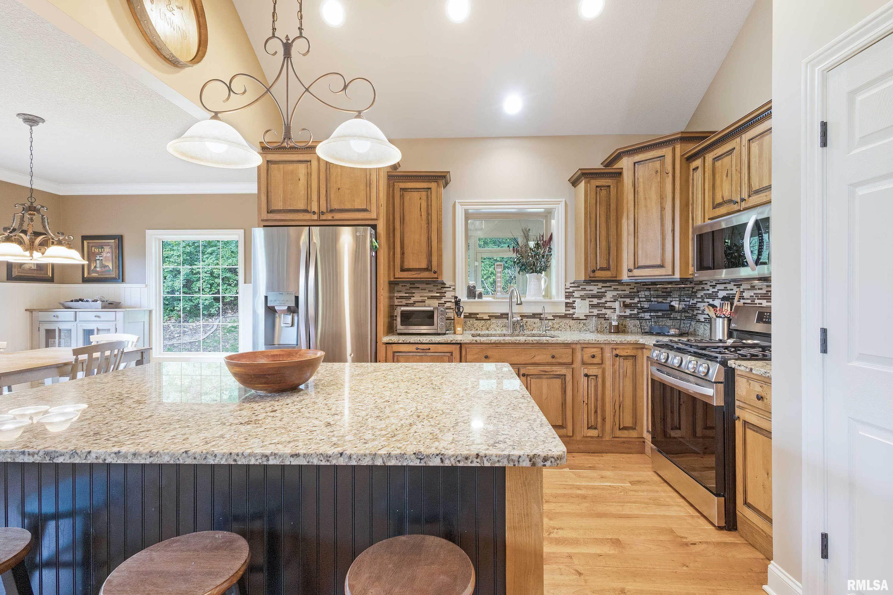 6800 Crow Creek Road Bettendorf, IA 52722 - Photo 15 of 52