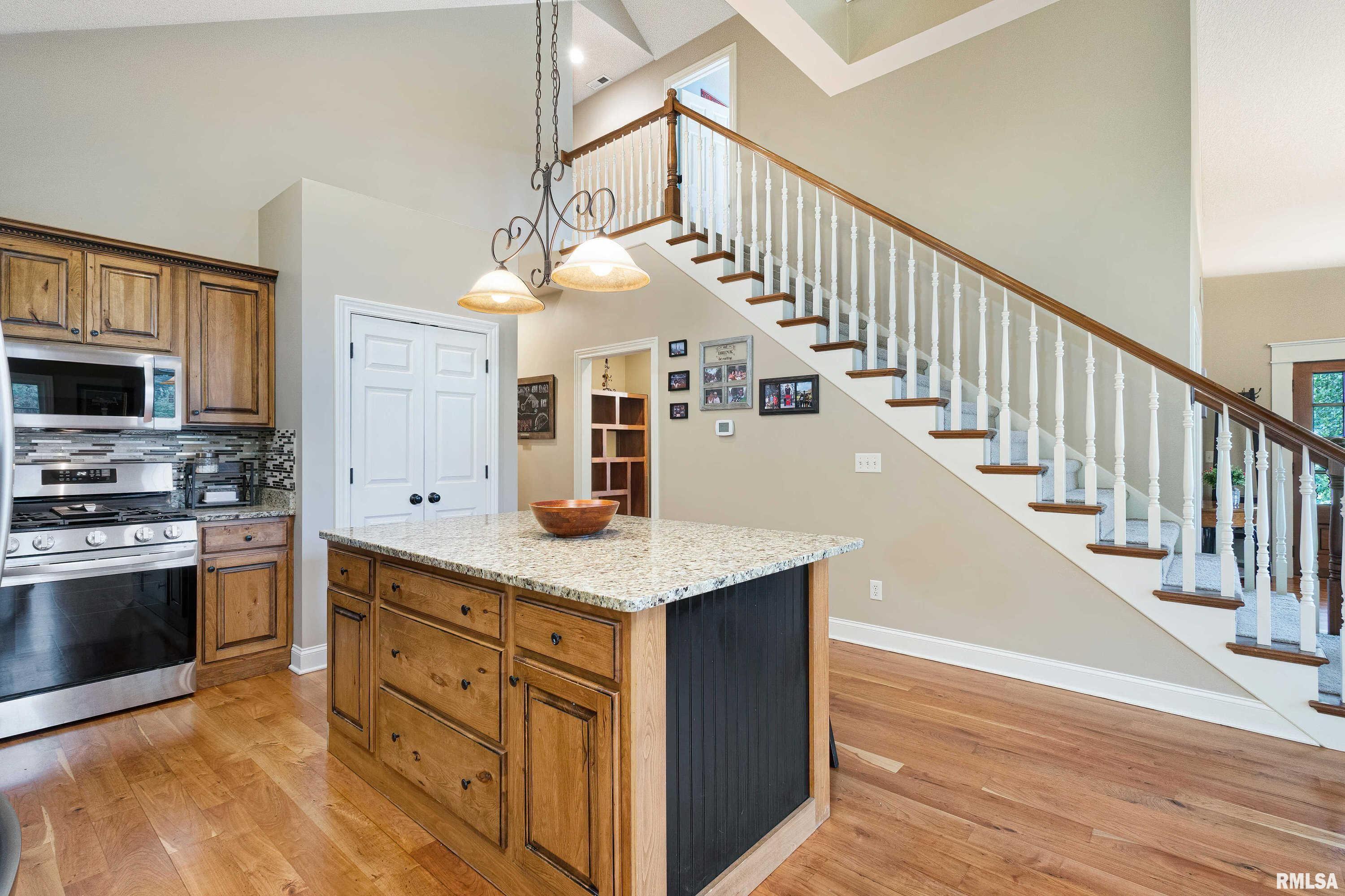 6800 Crow Creek Road Bettendorf, IA 52722 - Photo 16 of 52
