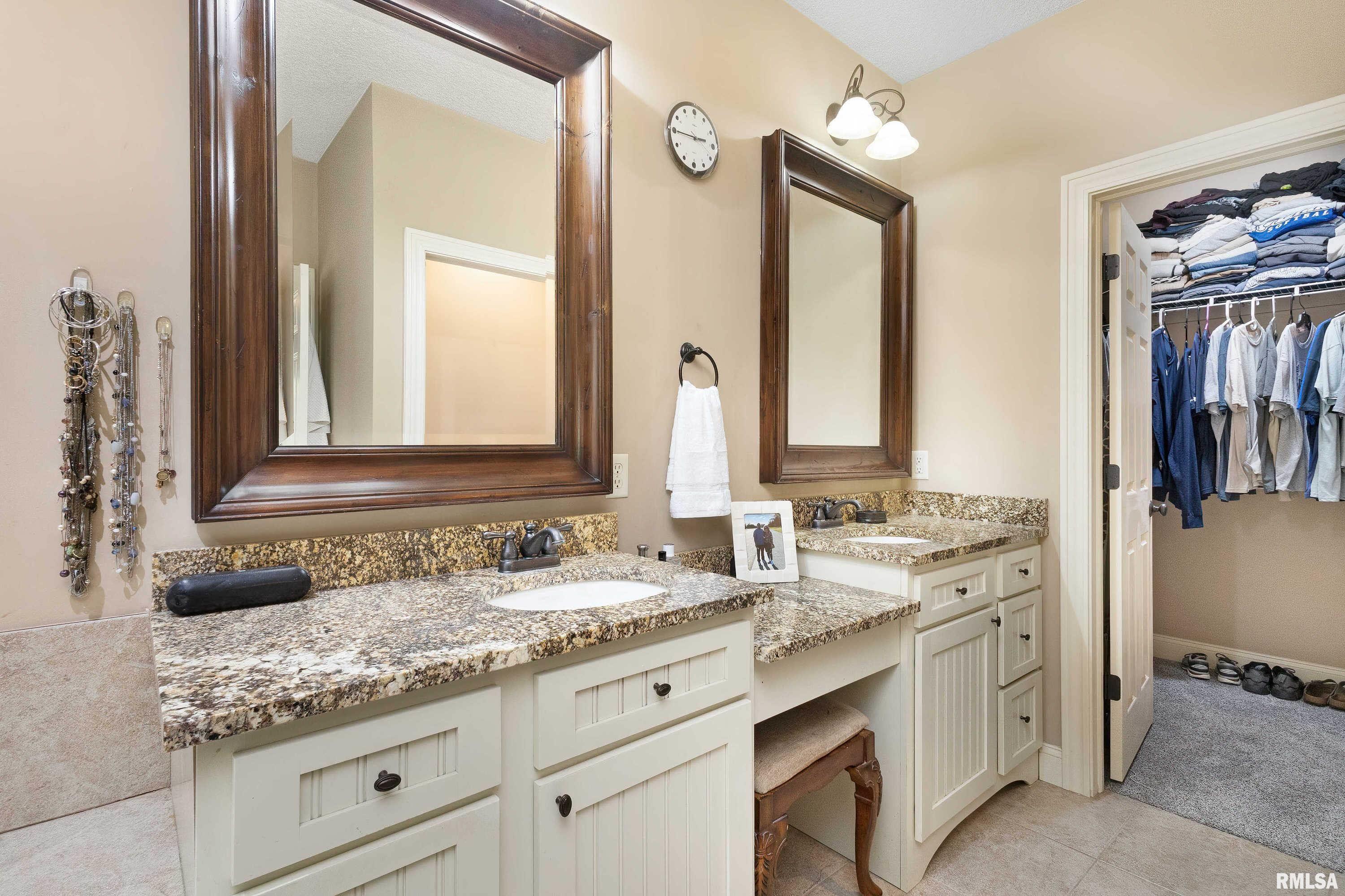 6800 Crow Creek Road Bettendorf, IA 52722 - Photo 25 of 52