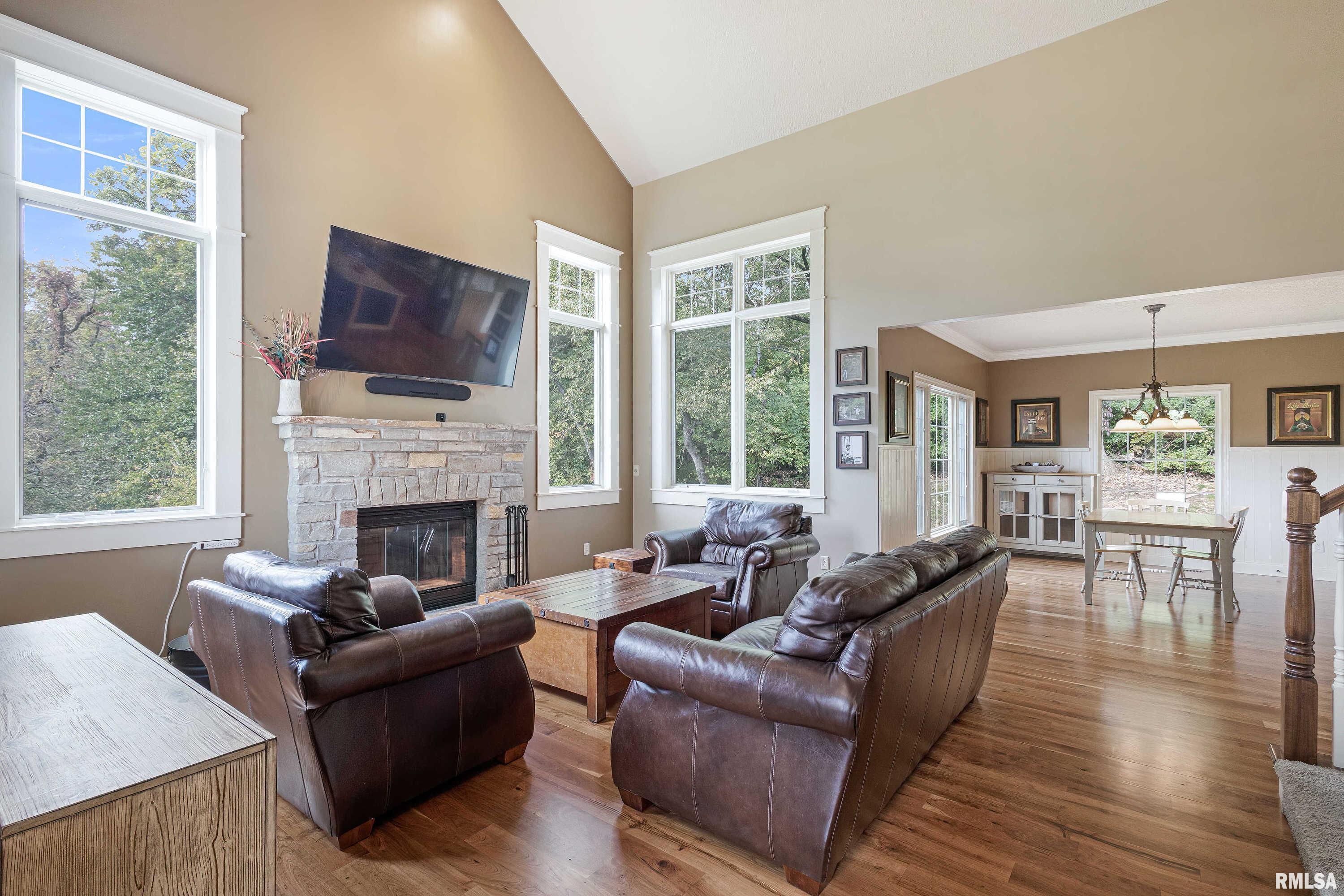 6800 Crow Creek Road Bettendorf, IA 52722 - Photo 9 of 52