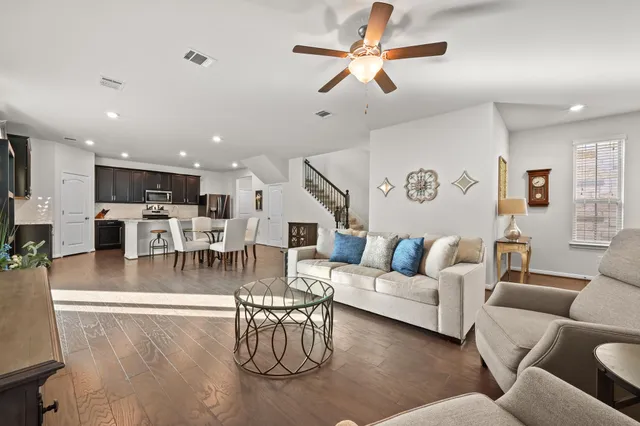 $2,350 | 127 Iron Rail Road, Dripping Springs, TX 78620