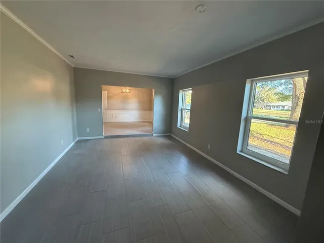 a view of empty room with window