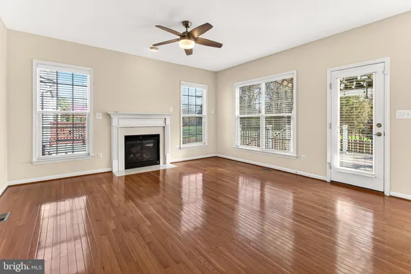 $864,900 | 8903 Yellow Hammer Drive, Gainesville, VA 20155