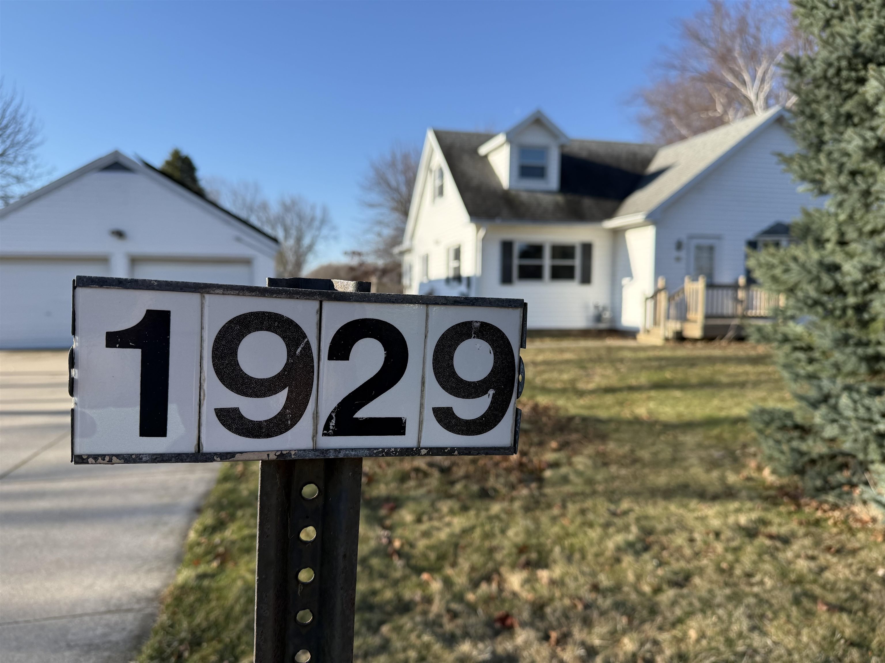 1929 Indian Point Road Oshkosh, WI 54901 - Photo 2 of 30