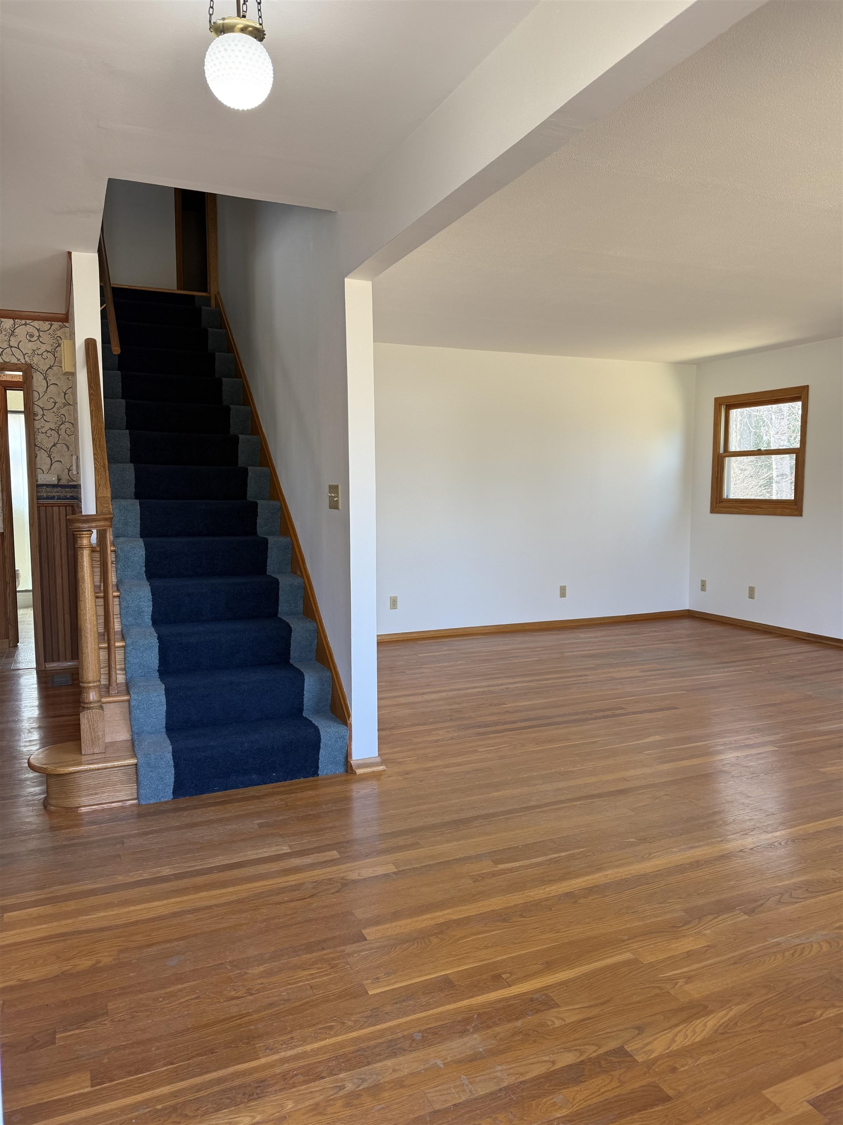 1929 Indian Point Road Oshkosh, WI 54901 - Photo 4 of 30