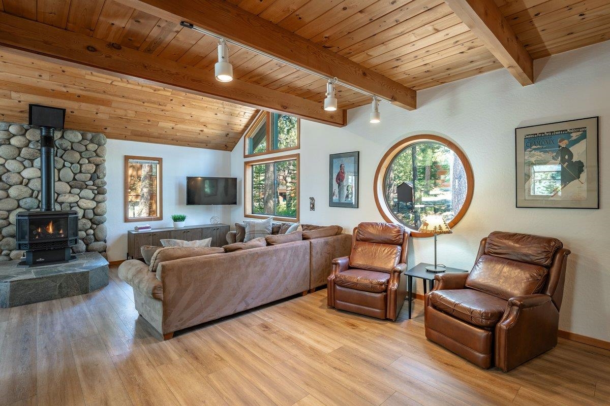 11917 Sitzmark Way Truckee, CA 96161 - Photo 6 of 26