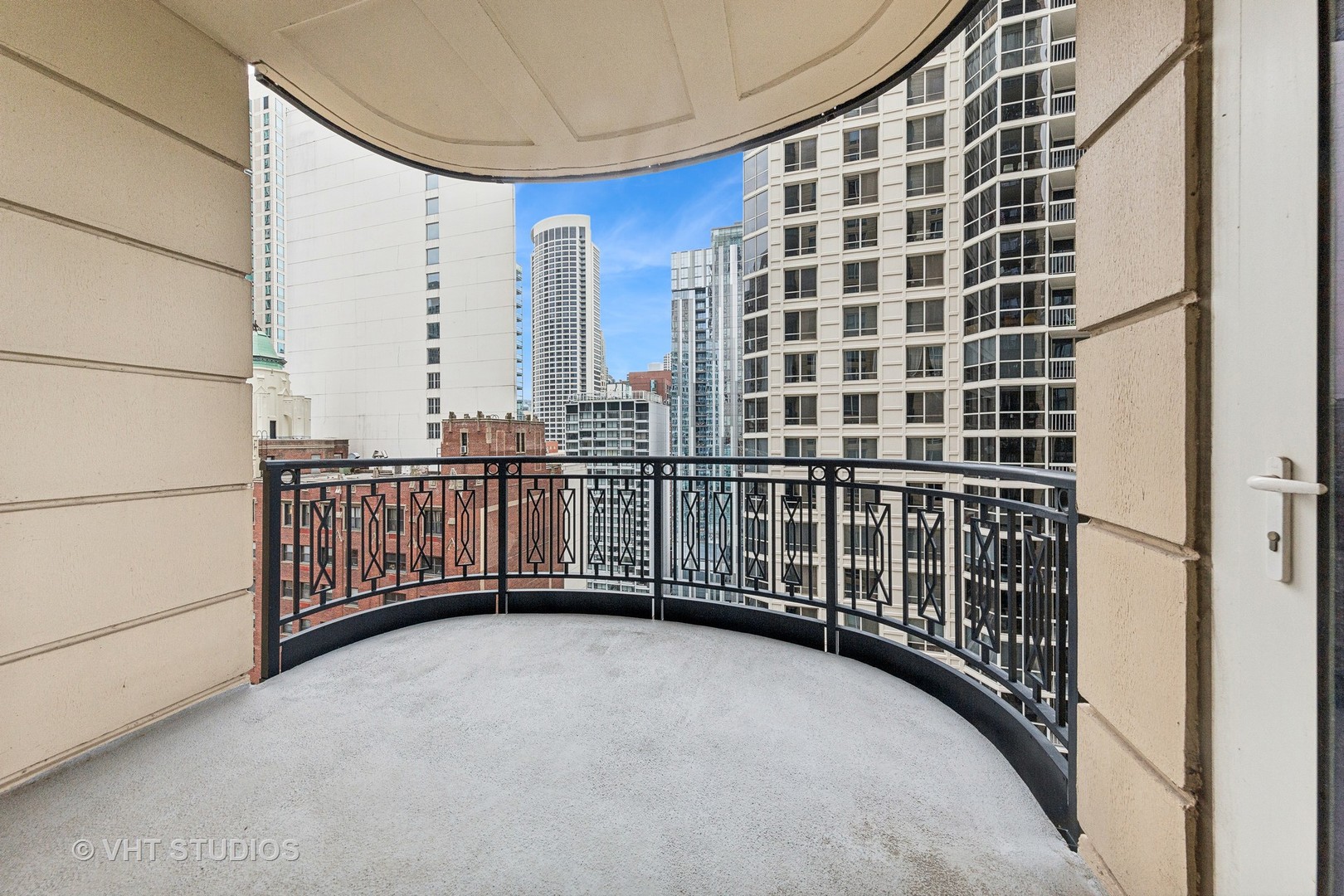 10 East Delaware Place, Unit 19C Chicago, IL 60611 - Photo 19 of 25 a view of balcony with stairs