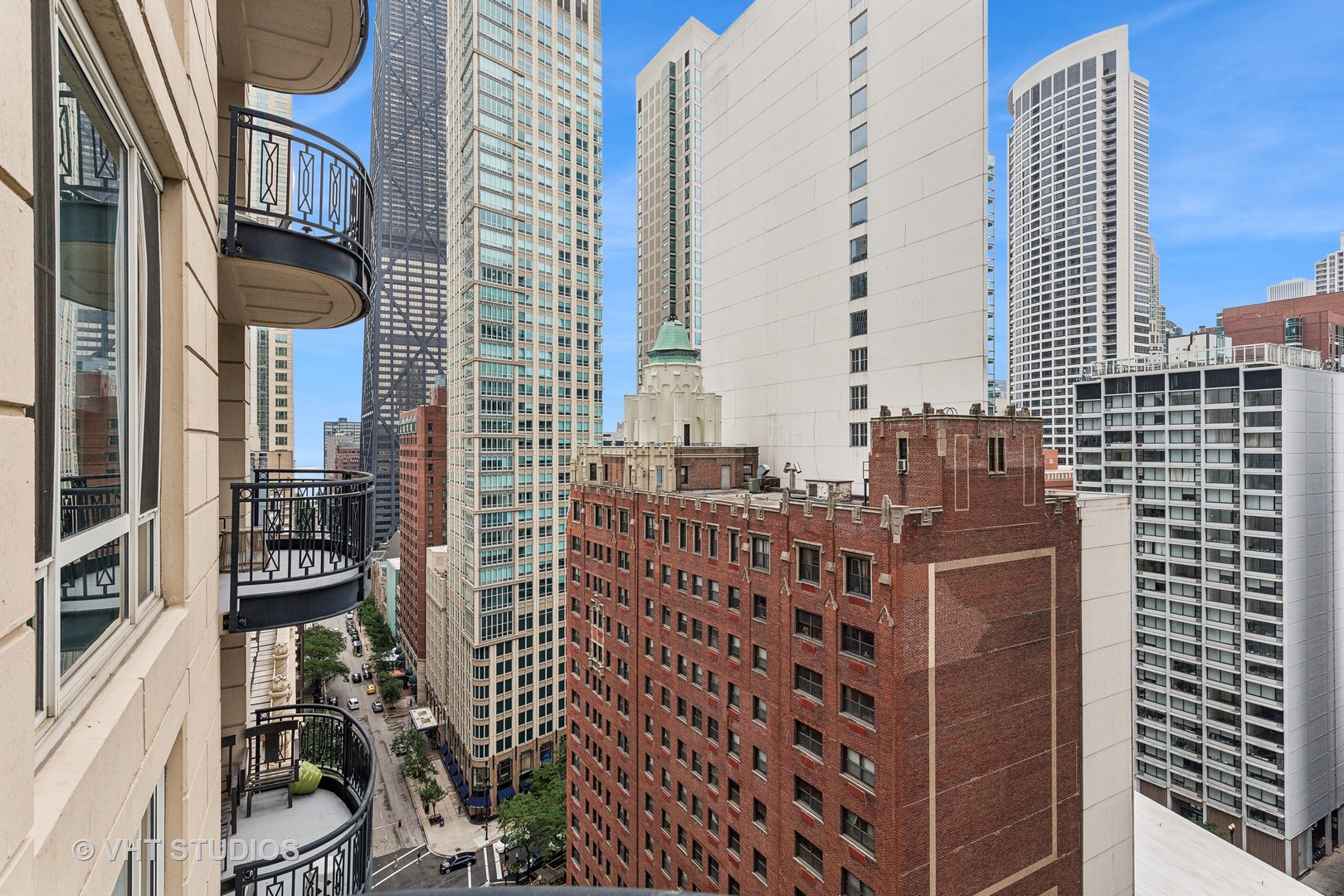 10 East Delaware Place, Unit 19C Chicago, IL 60611 - Photo 21 of 25 a view of a city with tall buildings