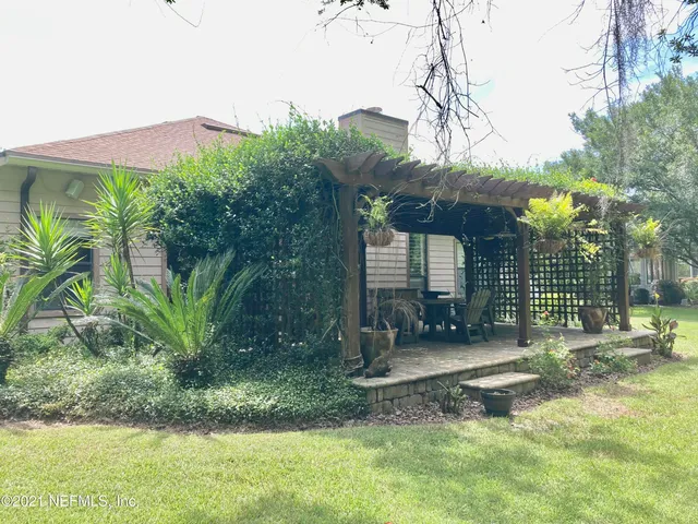 a view of a house with a yard and plants
