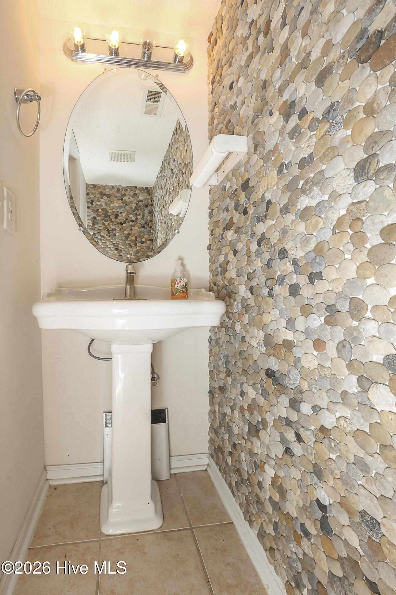 217 Rutherford Way Jacksonville, NC 28540 - Photo 22 of 96 Hall-Half bathroom