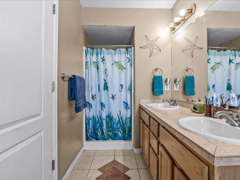 2860 B B 3/4 Road Grand Junction, CO 81503 - Photo 20 of 29 a bathroom with a sink a mirror and a shower