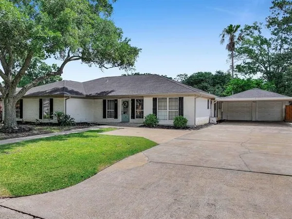 $314,900 | 950 Monterrey Drive, Beaumont, TX 77706