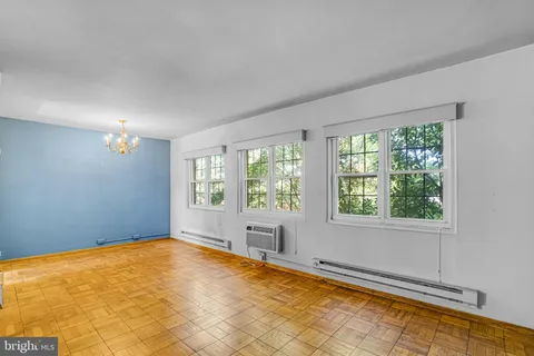 a view of empty room with window