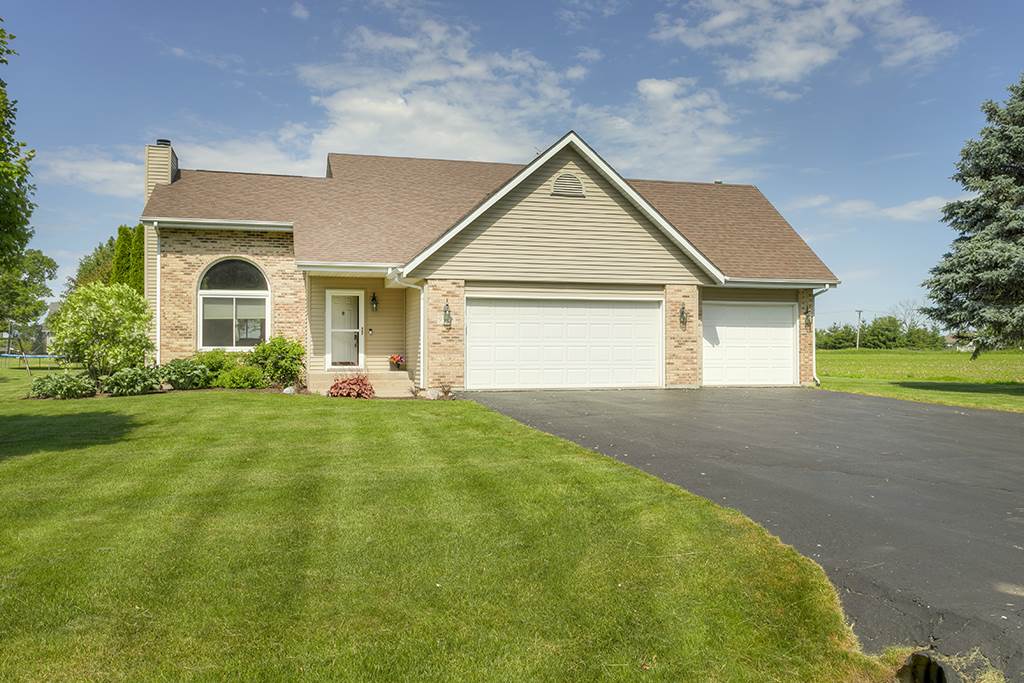 9918 Rivers Bend Drive Roscoe, IL 61073 - Photo 1 of 31 Gallery Image 1