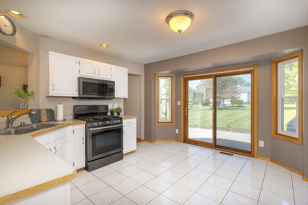 9918 Rivers Bend Drive Roscoe, IL 61073 - Photo 13 of 31 Gallery Image 13
