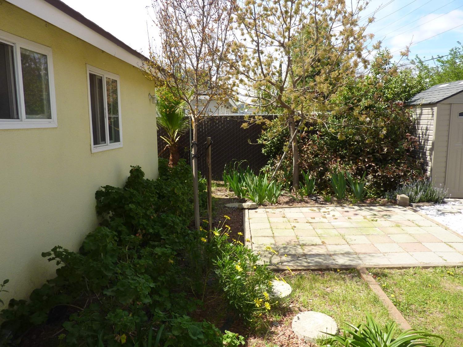 2629 East Richert Avenue Fresno, CA 93726 - Photo 26 of 32 a view of a backyard of the house