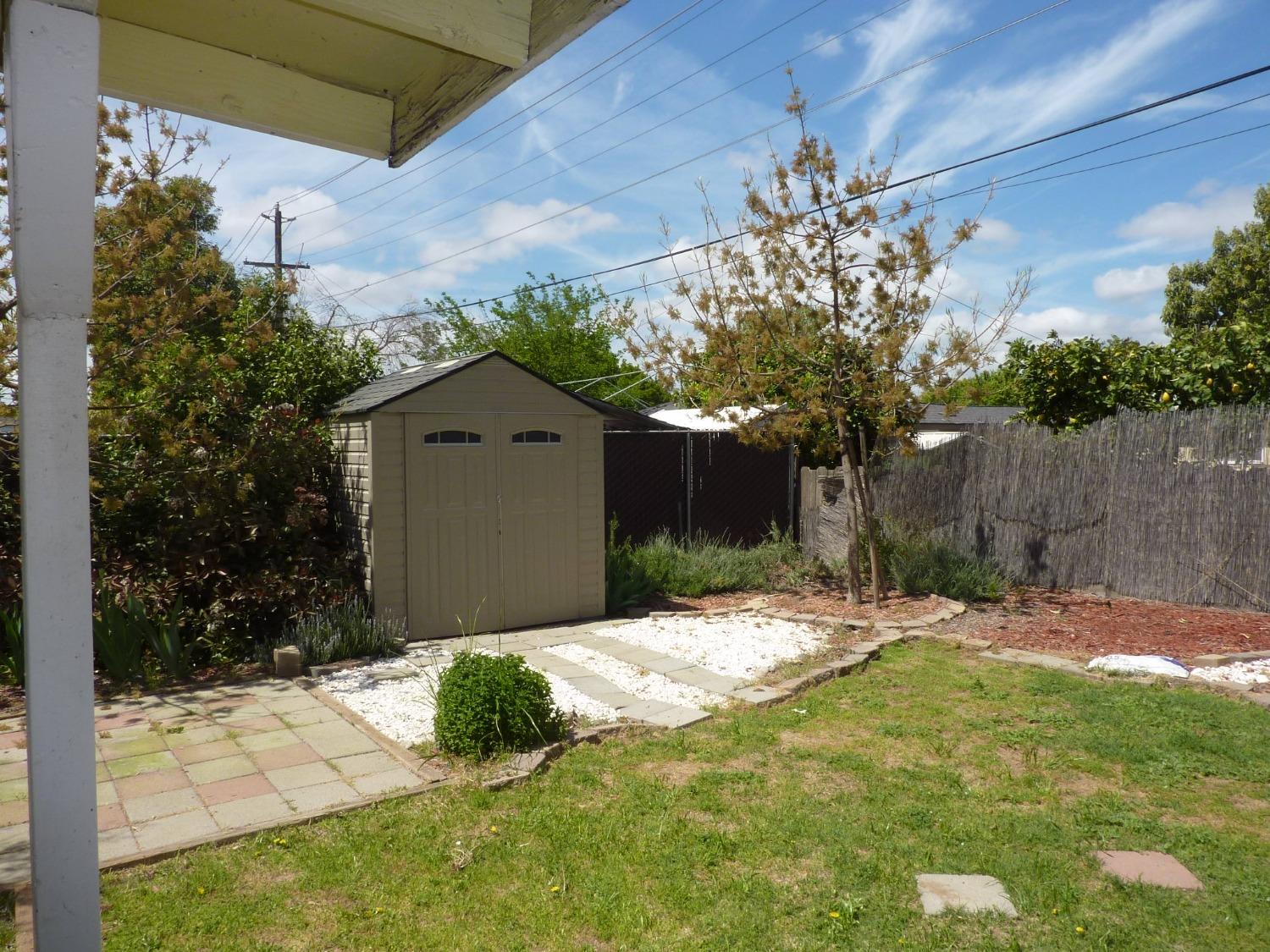 2629 East Richert Avenue Fresno, CA 93726 - Photo 27 of 32 a backyard of a house with lots of green space
