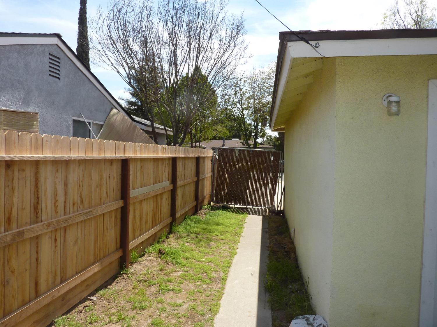 2629 East Richert Avenue Fresno, CA 93726 - Photo 29 of 32
